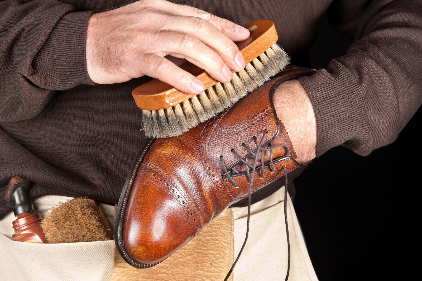 Lederschuhe reinigen und Geruch entfernen