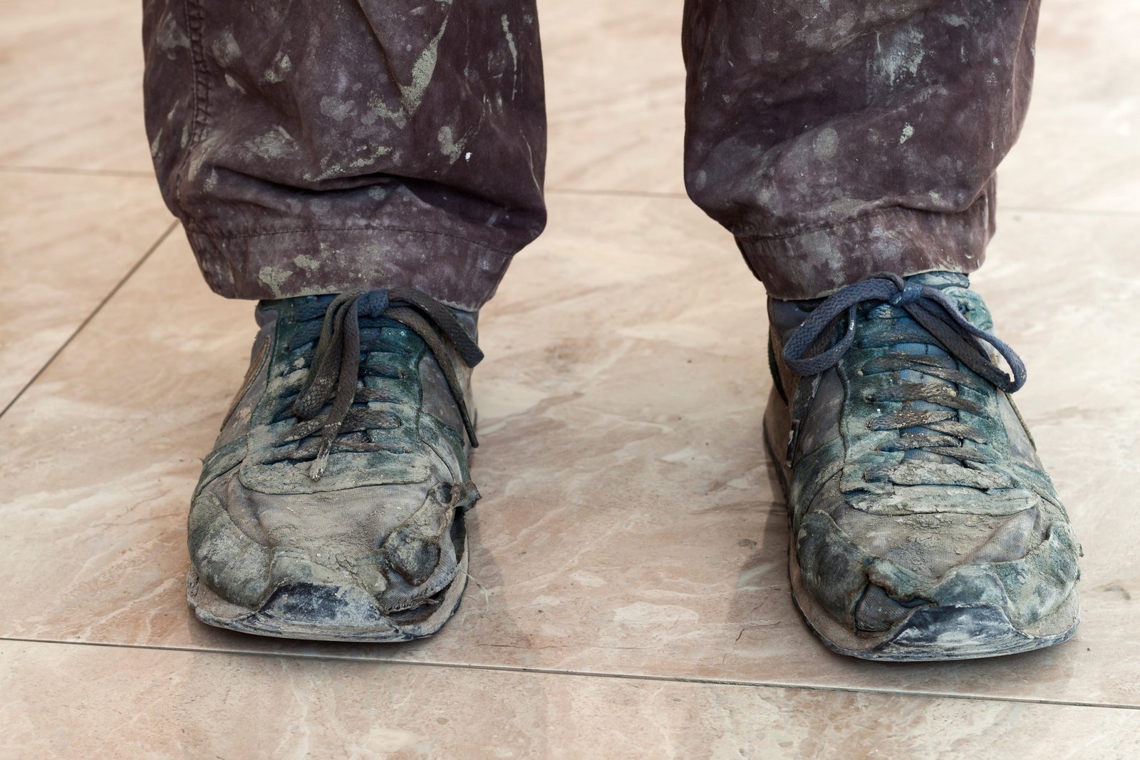 Schimmel im Schuh erkennen und entfernen